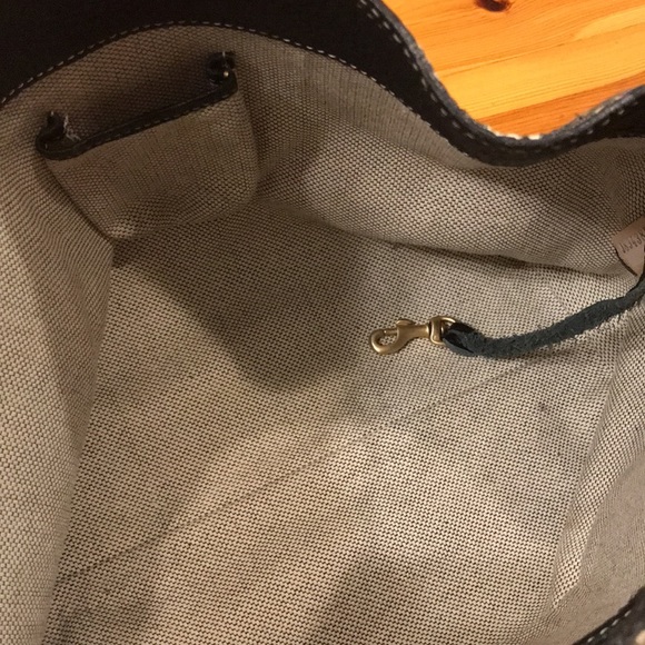 Dooney and Bourke Shoulder Bag - Picture 5 of 9